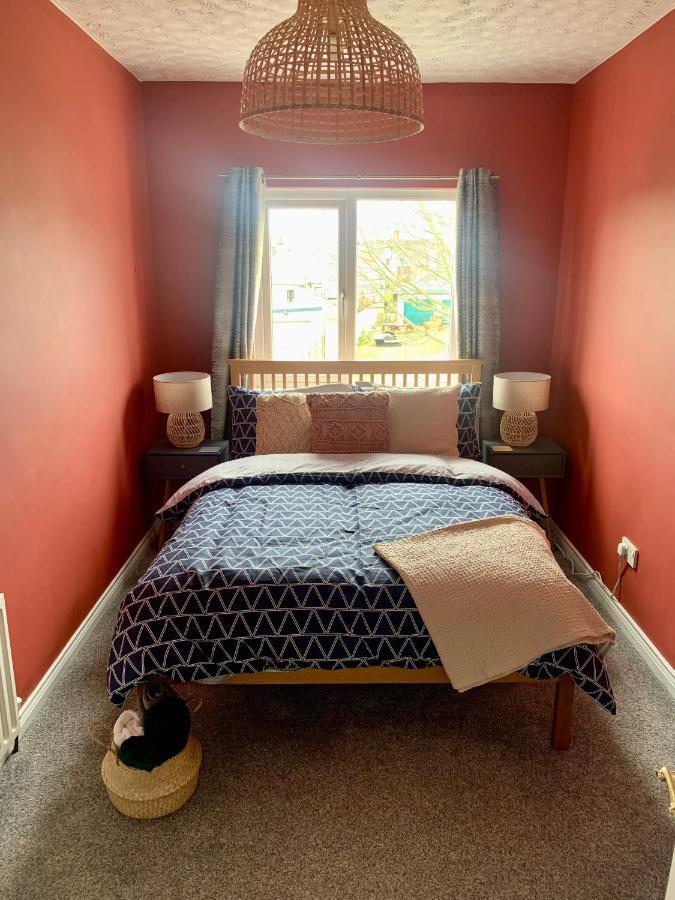 La Brisa-Fully Refurbished, Perfect Local Villa Портръш Екстериор снимка