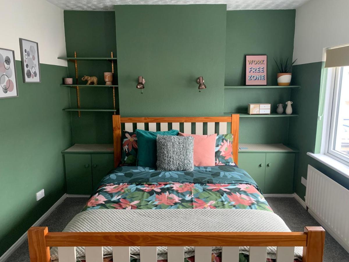 La Brisa-Fully Refurbished, Perfect Local Villa Портръш Екстериор снимка